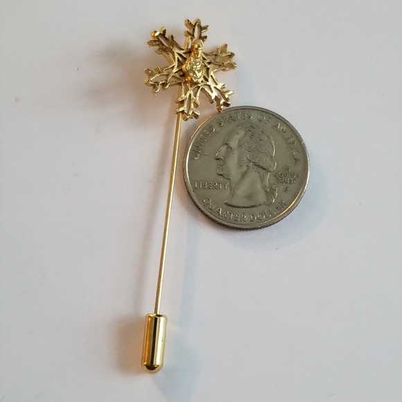 Vintage stickpin Mary baby Jesus snowflake gold tone stick pin lapel Christian - Picture 2 of 8